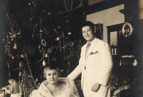 Lola Teta and Dad at Christmas, 1935