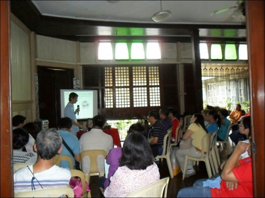 Dr. Fernando N. Zialcita and University students and faculty